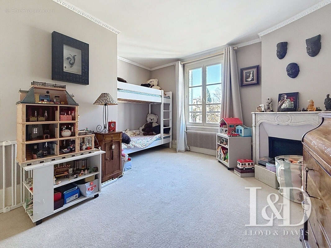 Chambre du 2nd - Maison à GARCHES