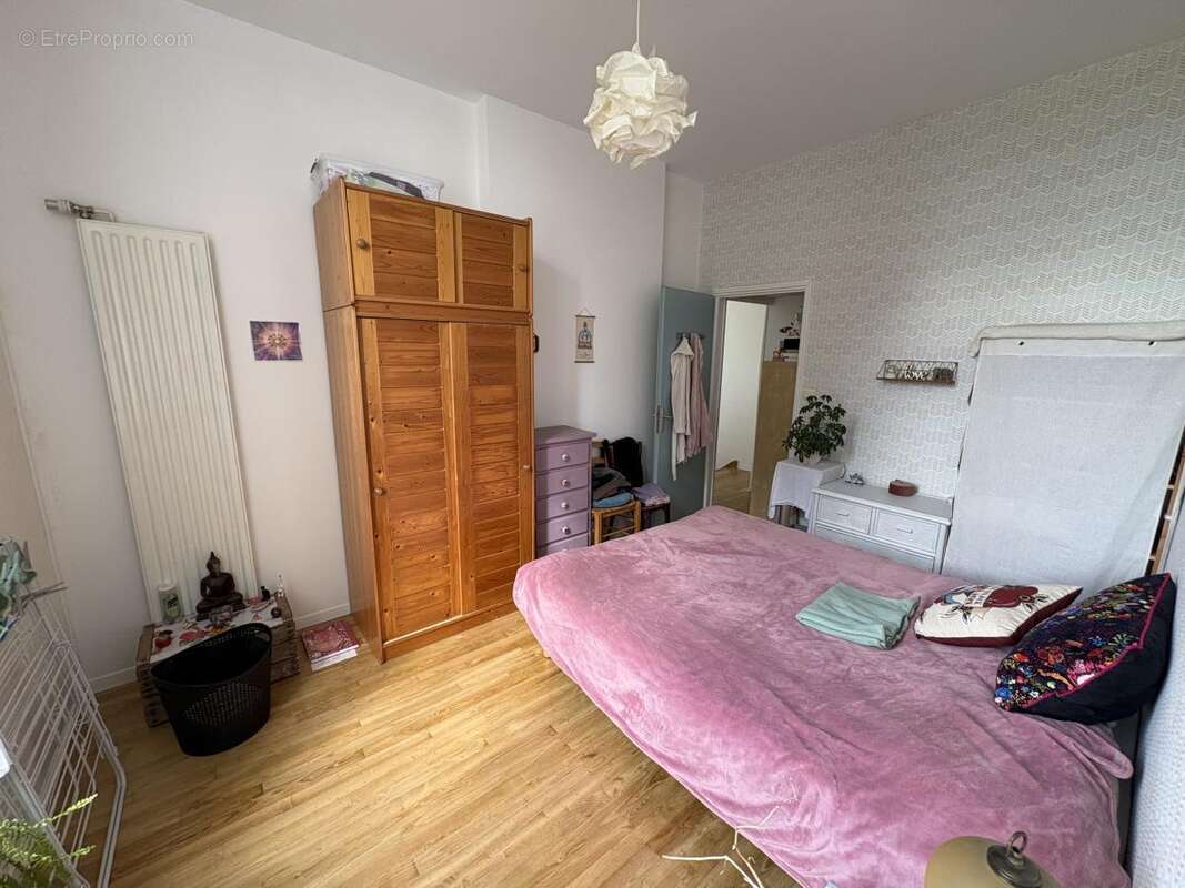 Maison 140 m² à Saint-Saturnin-Du-Bois  - photo 7