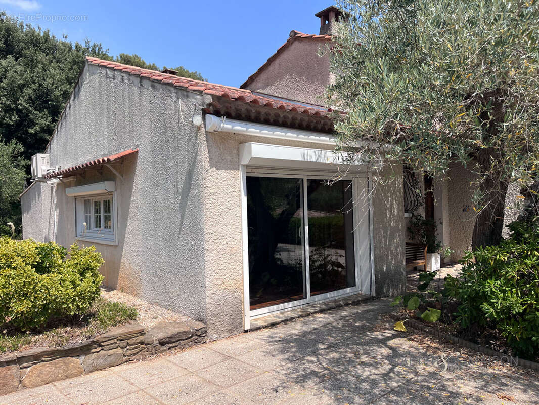 Maison à LE REVEST-LES-EAUX