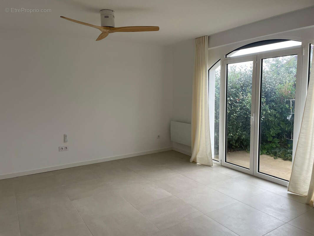Proche centre, jolie maison rénovée avec piscine - photo 14