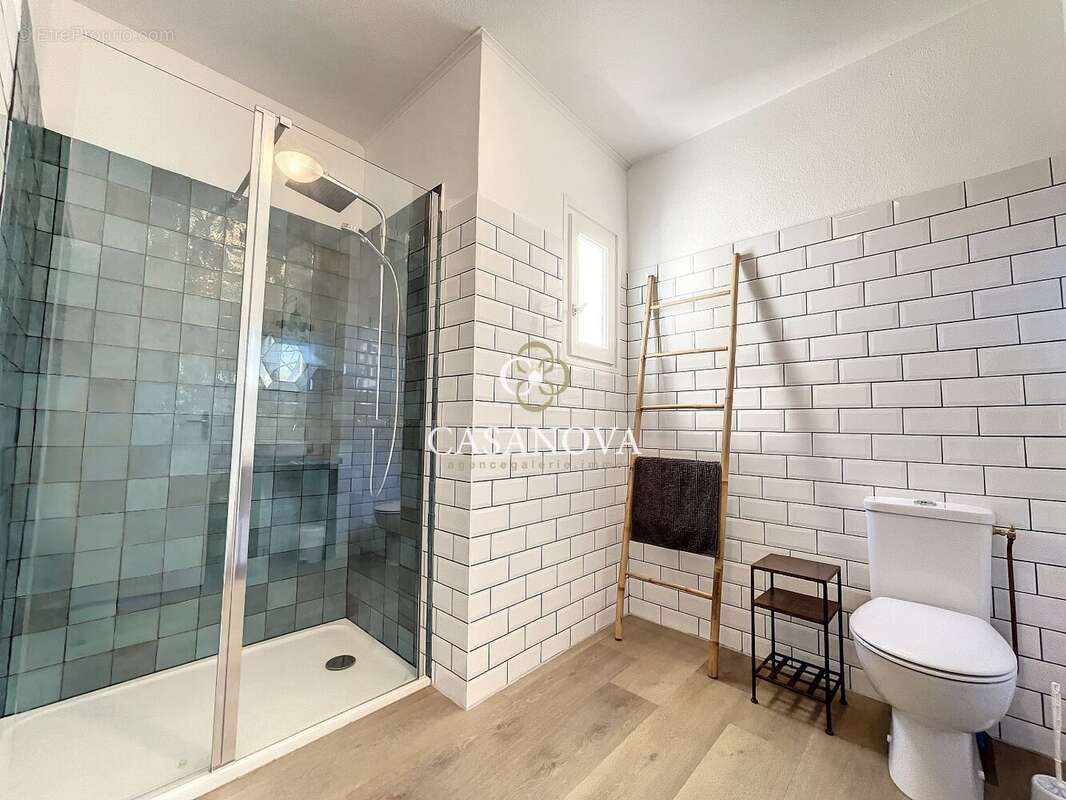 Hôtel à vendre avec 12 suites, un appartement, une piscine et potentiel restauration ou gîtes près de Pézenas - photo 13