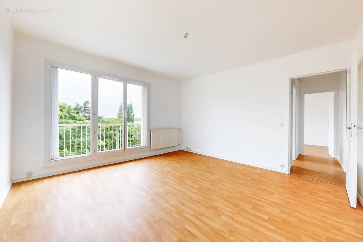 Appartement à MAGNY-LES-HAMEAUX