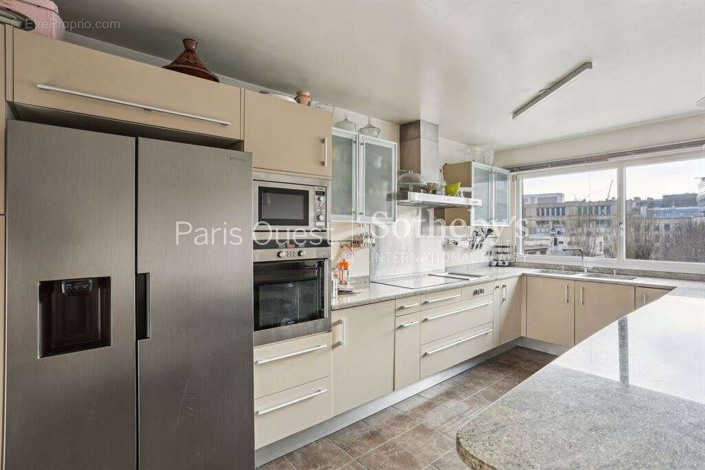Appartement à NEUILLY-SUR-SEINE
