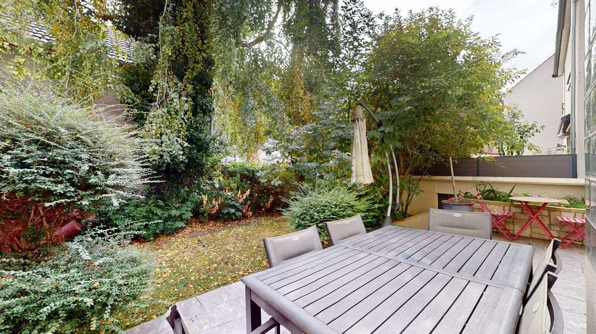 Maison 200 m² à Les Lilas  - photo 9