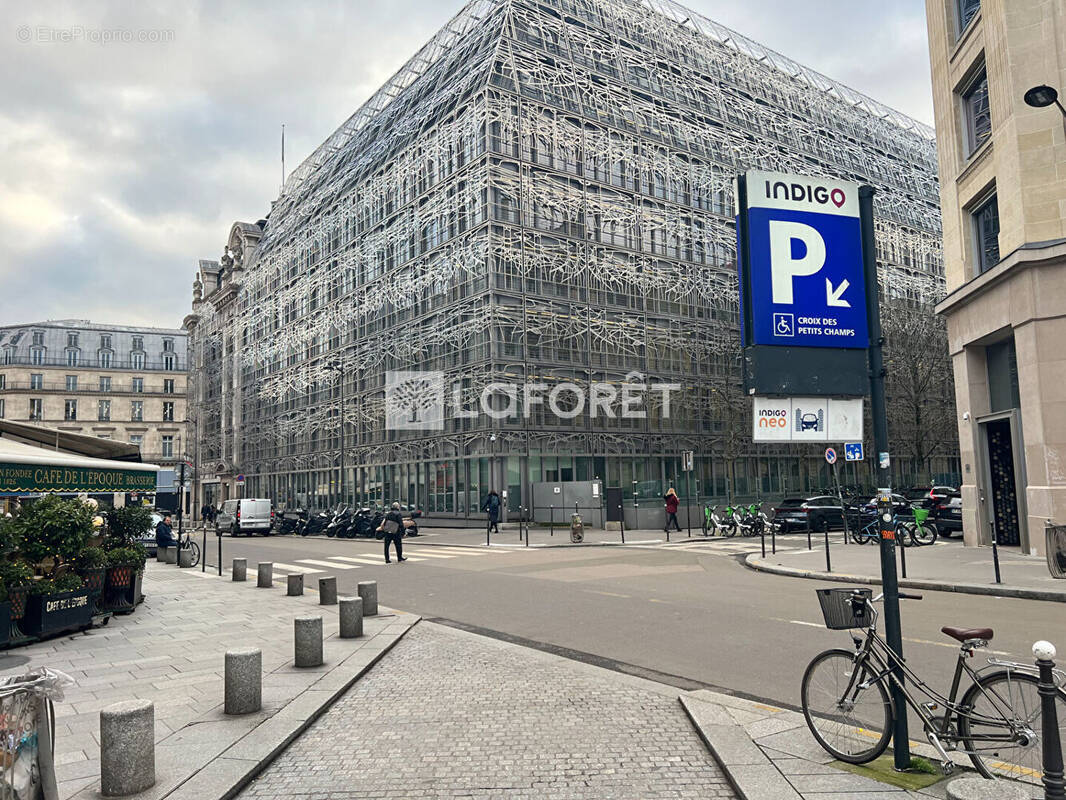 Parking à PARIS-1E