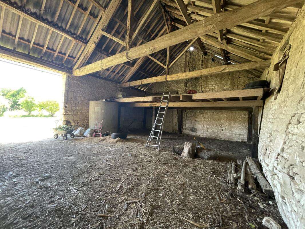 Ensemble immobilier complet - Un lieu unique pour réaliser v - photo 3