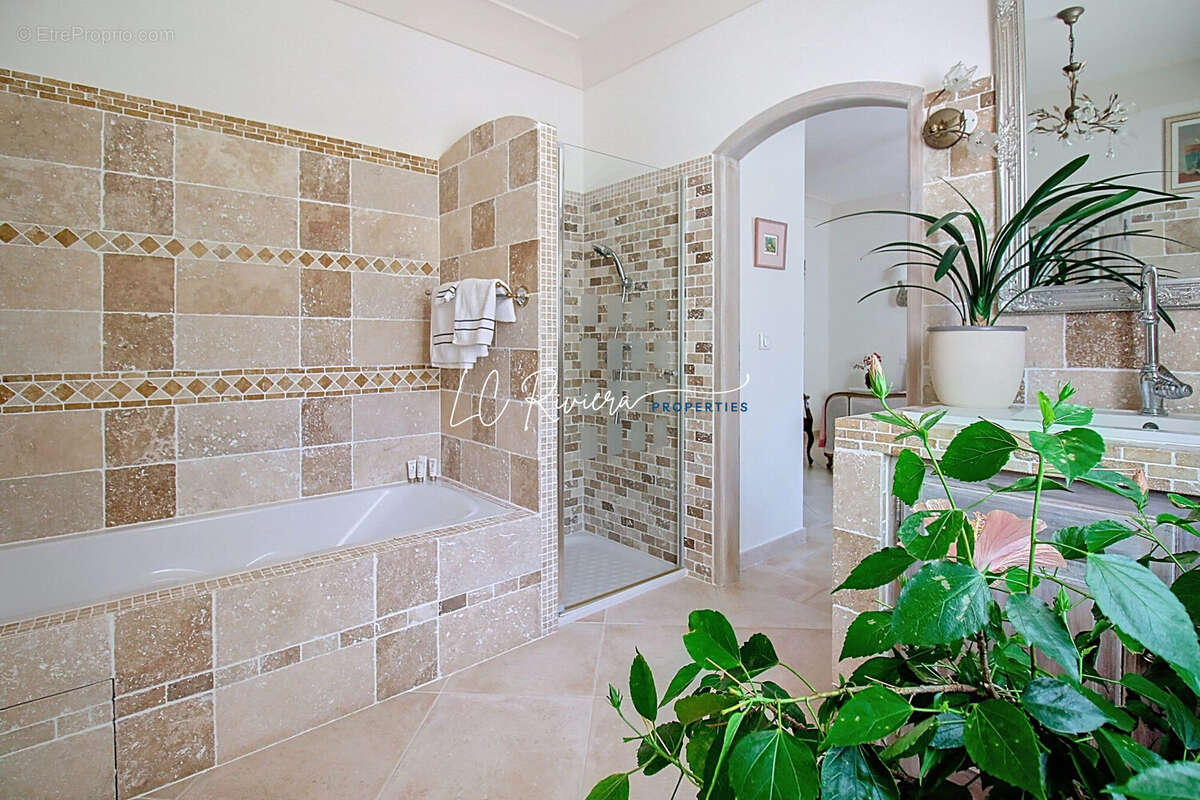 Maison à ROQUEBRUNE-SUR-ARGENS