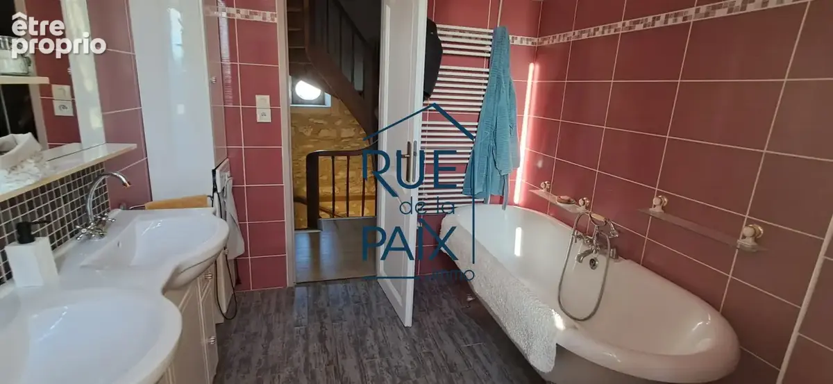 Maison 6 pièces 165 m² à vendre à Saint-Gervais-Les-Trois-Clochers (86230) - photo 6