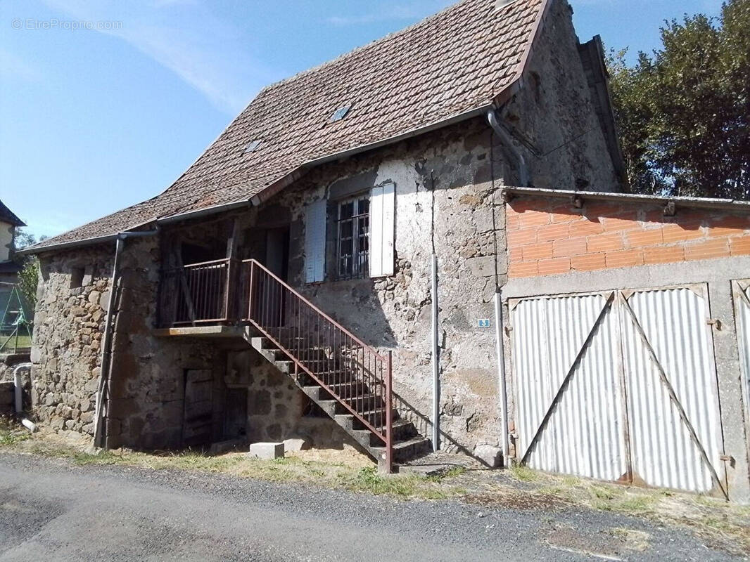 Maison à FREIX-ANGLARDS