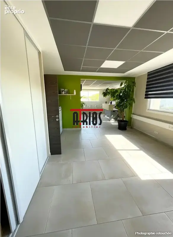Commerce 567 m² à La Farlede  - photo 3