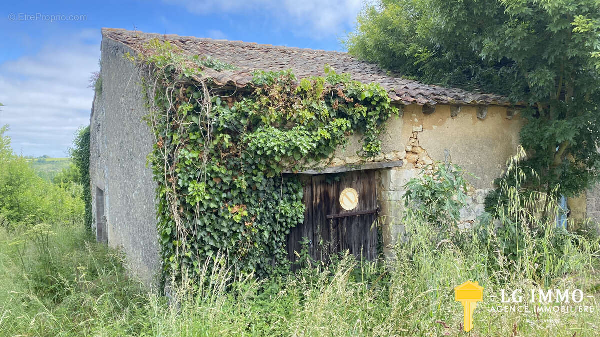 Maison à SAINT-THOMAS-DE-CONAC