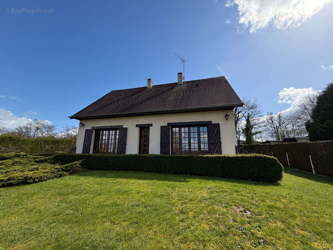 Maison à DAMVILLE