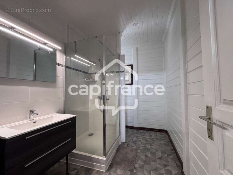 Maison à LES ABYMES