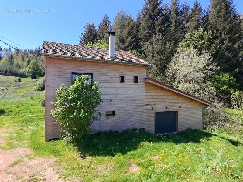 Maison à POULE-LES-ECHARMEAUX