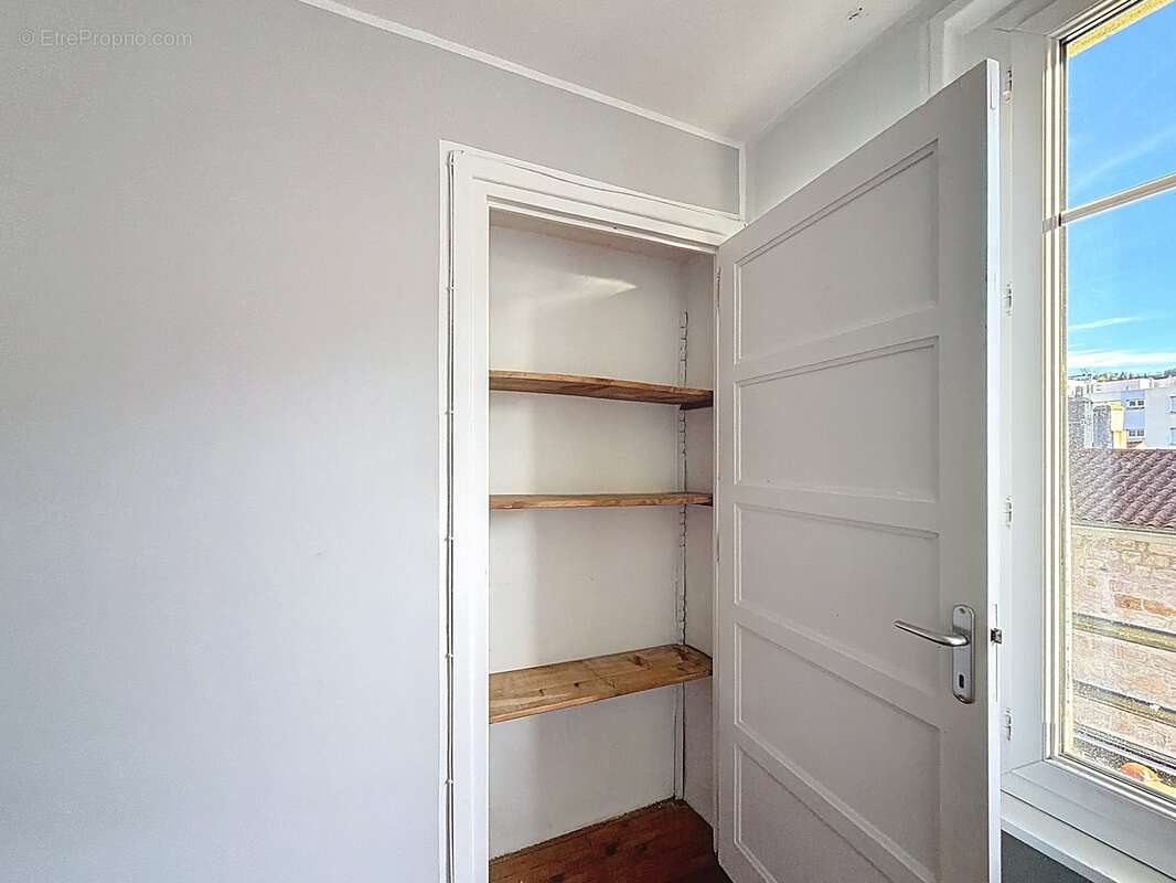 Appartement à LE CHAMBON-FEUGEROLLES