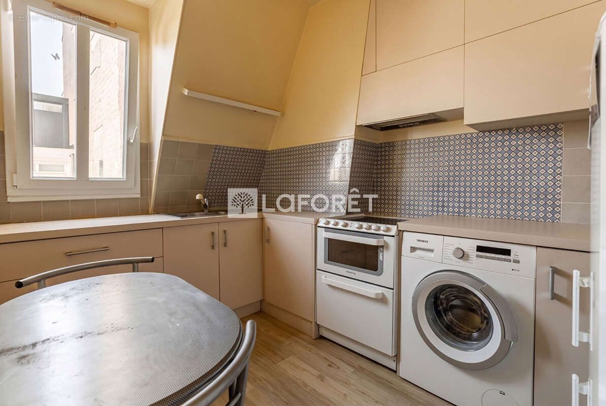 Localisation ideale - dernier etage - bel immeuble - photo 8