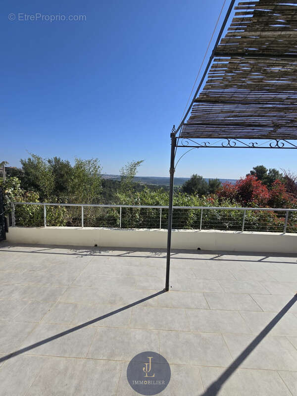 Appartement à COMBAILLAUX