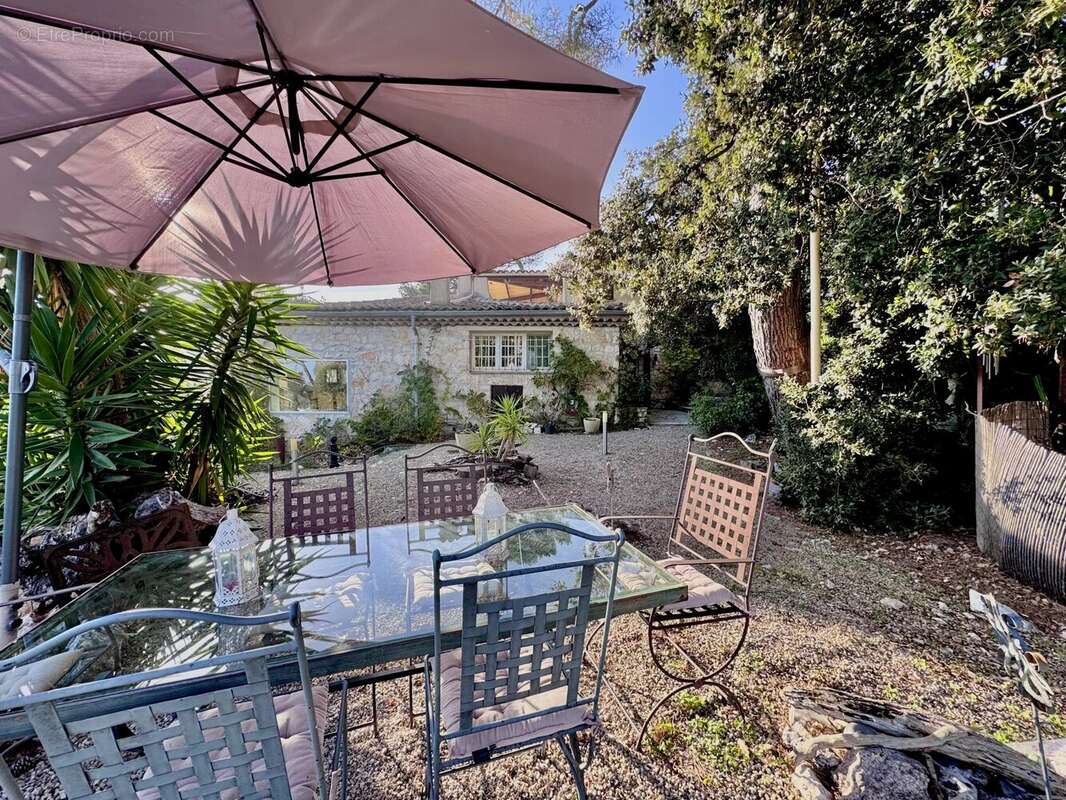 Maison à TOURRETTES-SUR-LOUP
