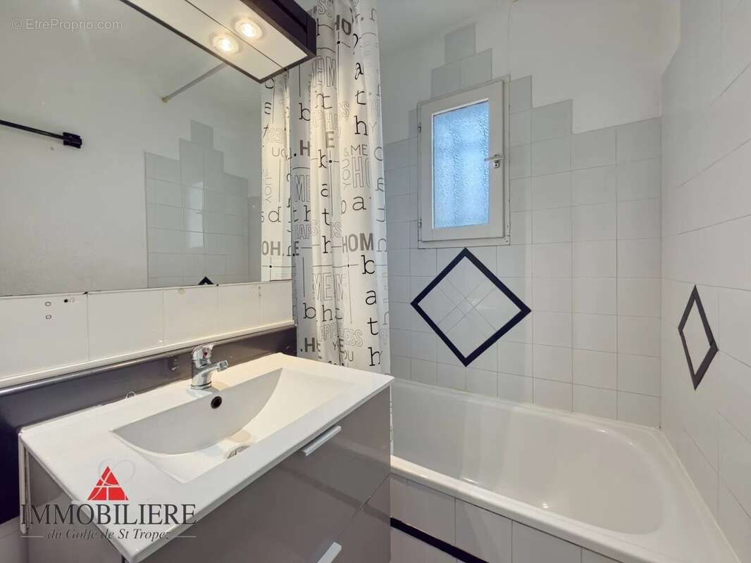 Appartement à COGOLIN