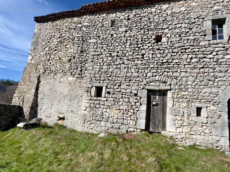 Maison à LAGARDE-D'APT