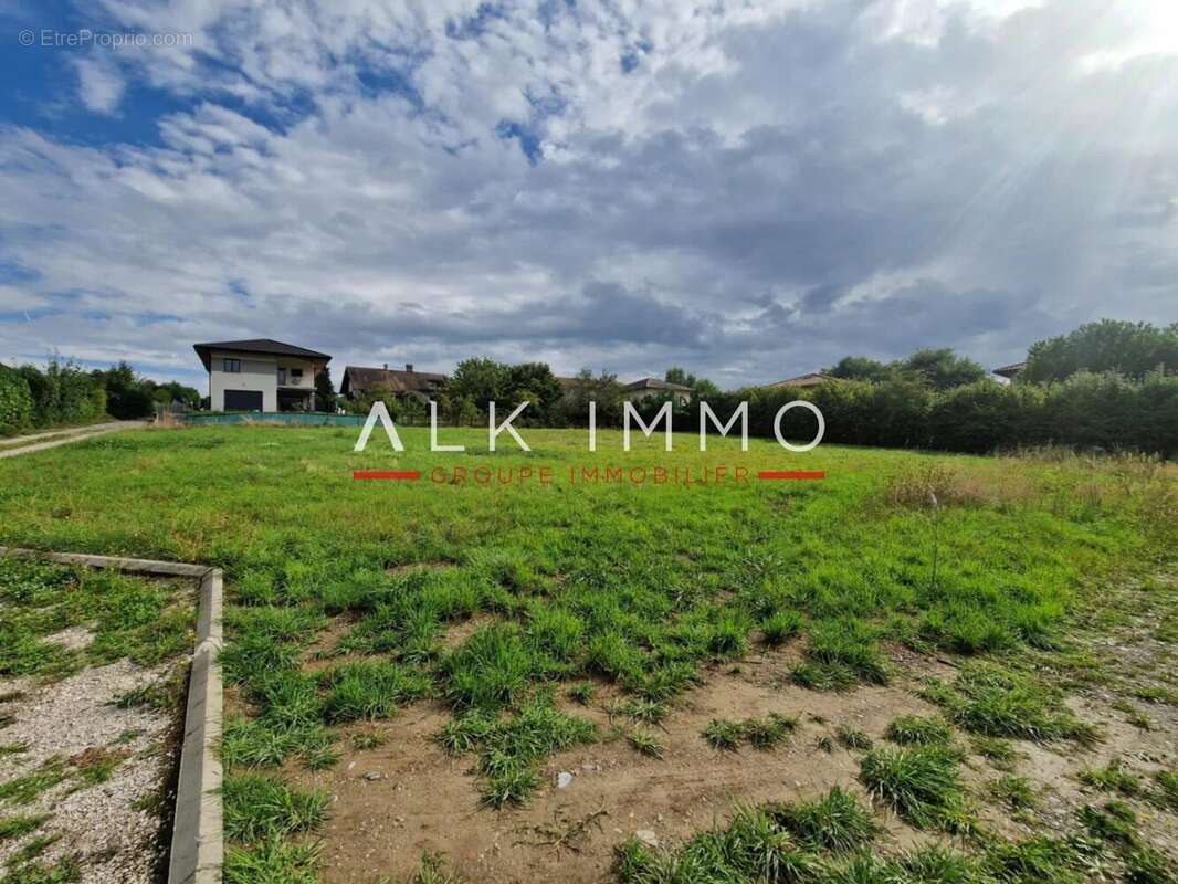 Terrain à MESSERY