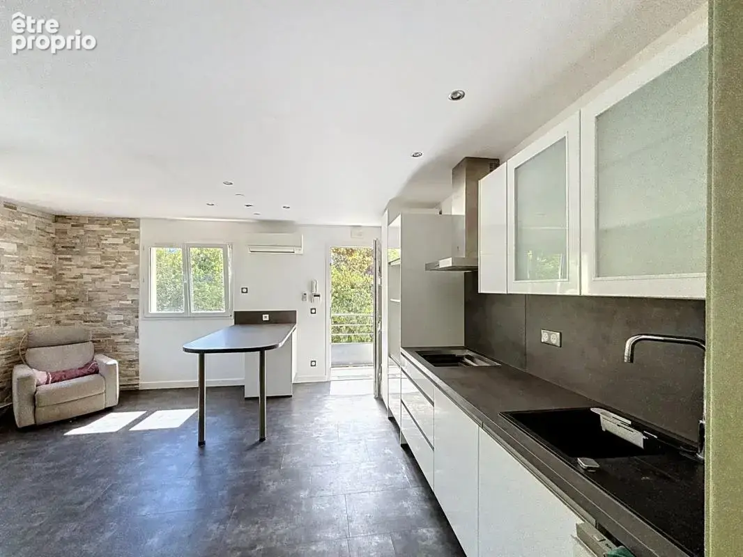 MARSEILLE 13e (Les Olives) – Propriété de 167 m² : Grande Maison Familiale ou Jusqu'à 4 Logements Indépendants Piscine Garages & - photo 13