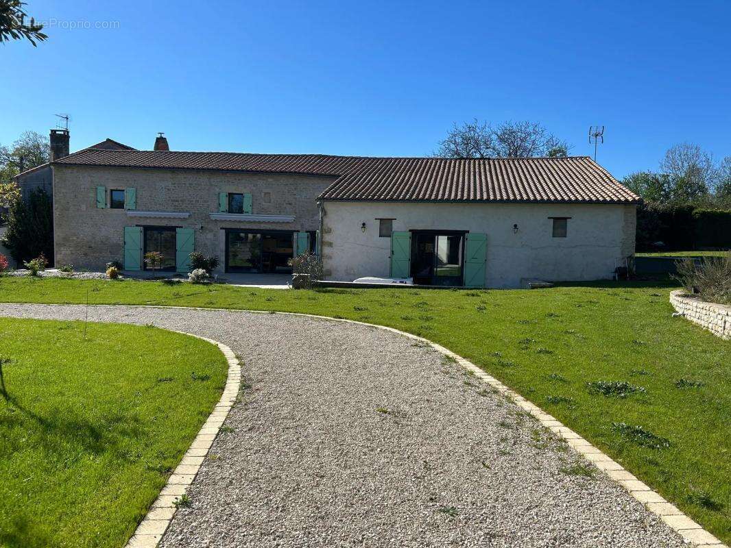 Maison à COULONGES-SUR-L'AUTIZE