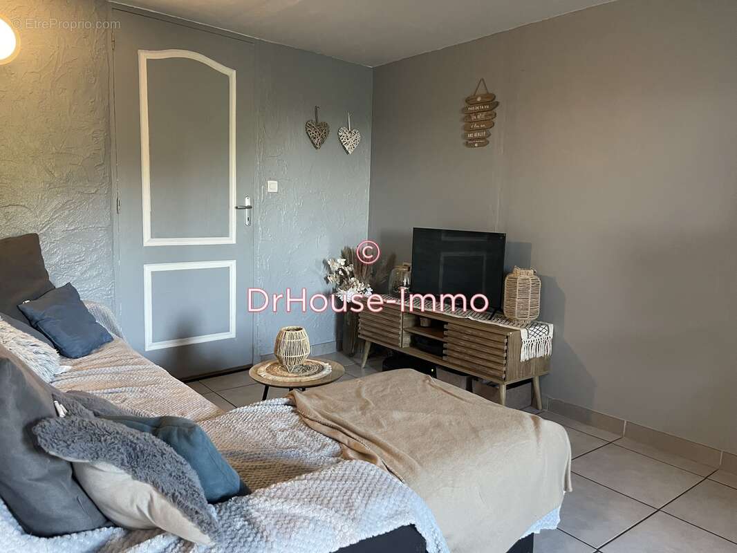 Maison à SAINT-APOLLINAIRE-DE-RIAS