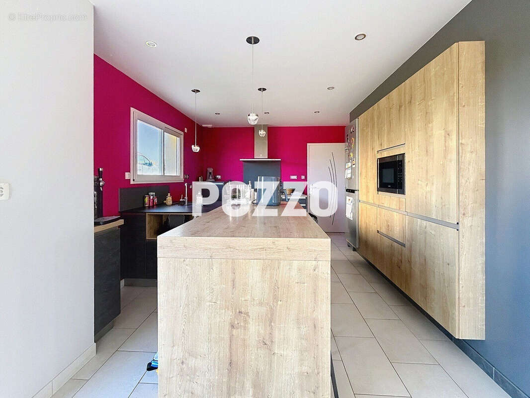 Maison à CONDE-SUR-VIRE