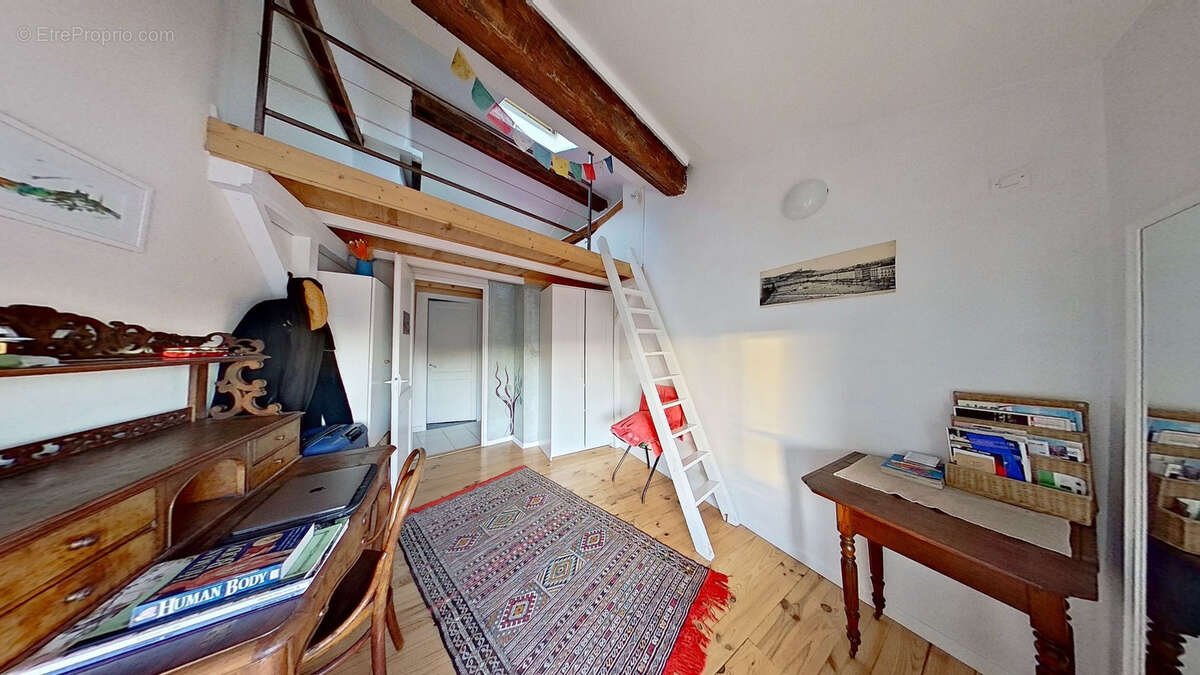 À vendre dernier étage d'un petit immeuble - 69001 lyon -  plateau de la croix-rousse - vue fourvière - appart - photo 8