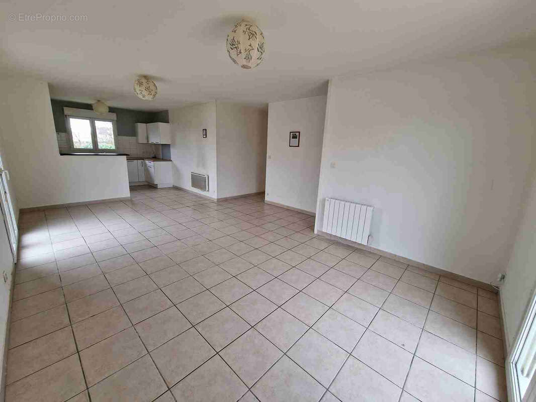 Maison à SAINT-MARTIN-LACAUSSADE