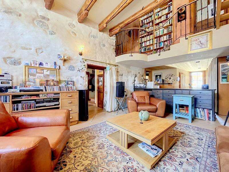 Maison_village_Fillinges_sejour_cuisine_chambre_terrasse_jardin_parking_ - Maison à FILLINGES