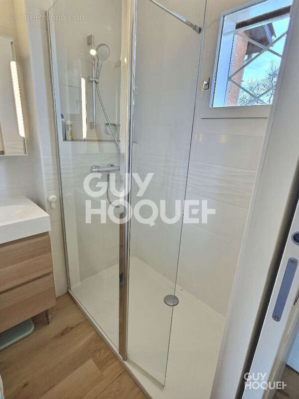 Maison familiale 5 pièces avec piscine à Saint Bonnet de Mure - 479 000 - photo 10