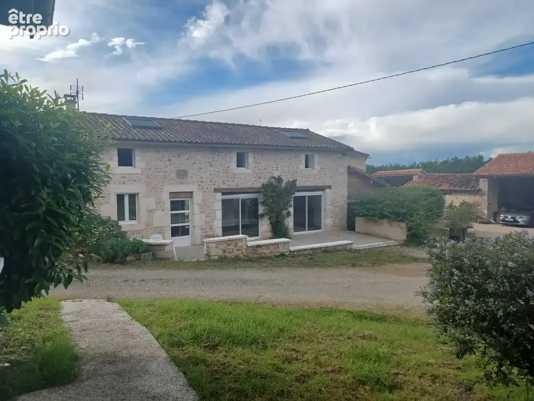Maison 11 pièces 321 m² à vendre à La Rochefoucauld (16110) - photo 9