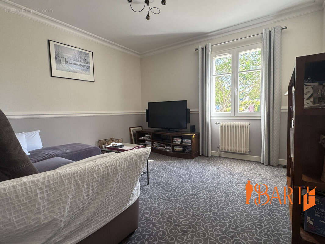 Maison 200 m² à Saint-Doulchard  - photo 8