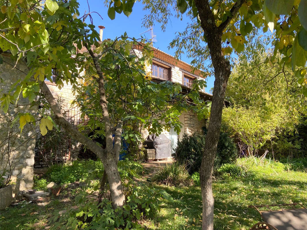 Maison à LUSSAN