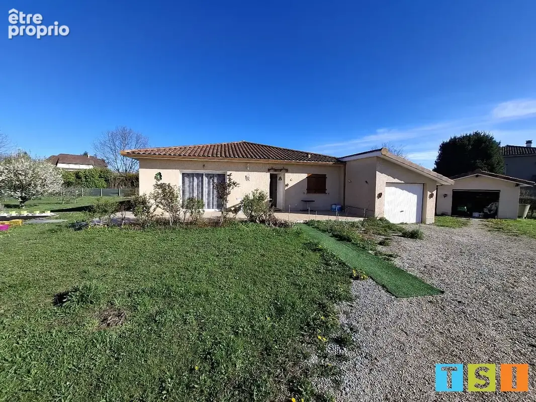 MONTREJEAU: villa de plain-pied sur un terrain de 18828 m². - photo 4