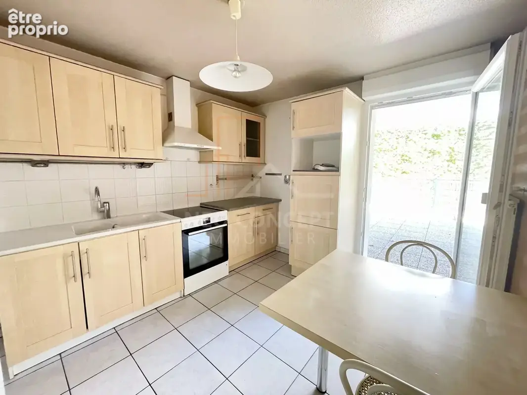 Bel appartement en rez-de-jardin de type 3 pièces de 67,06 m² Carrez à BISCHHEIM. - photo 2