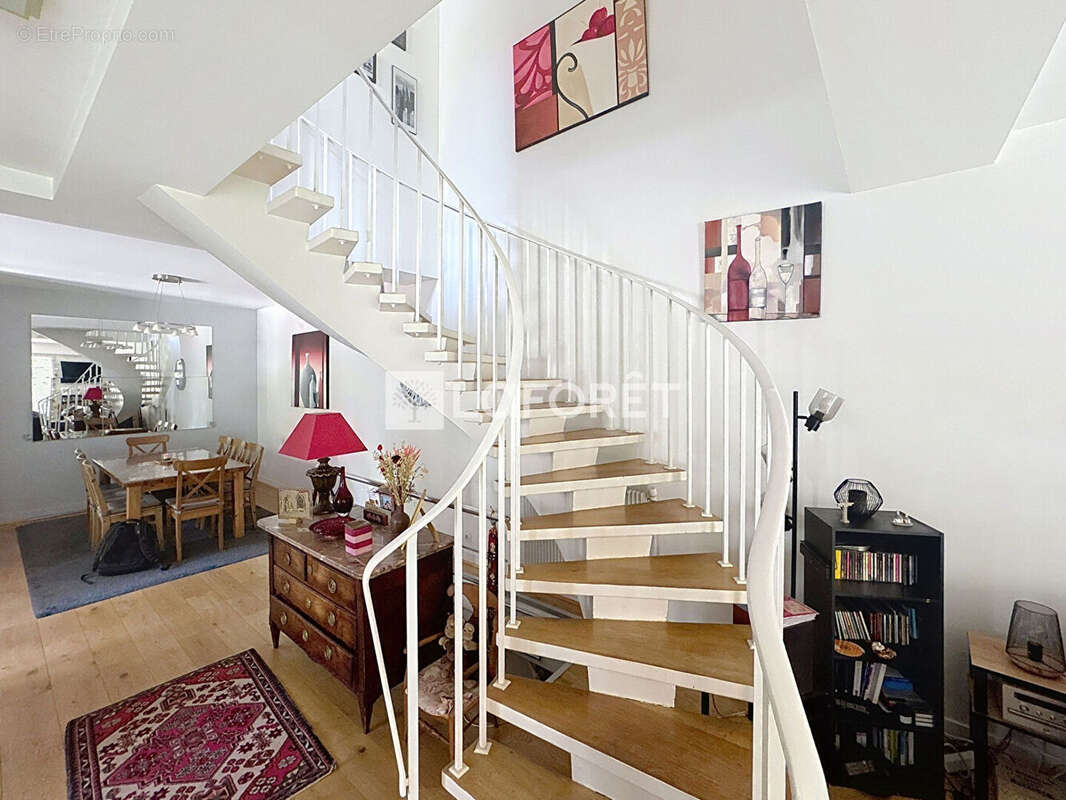 Appartement à SAINT-NOM-LA-BRETECHE