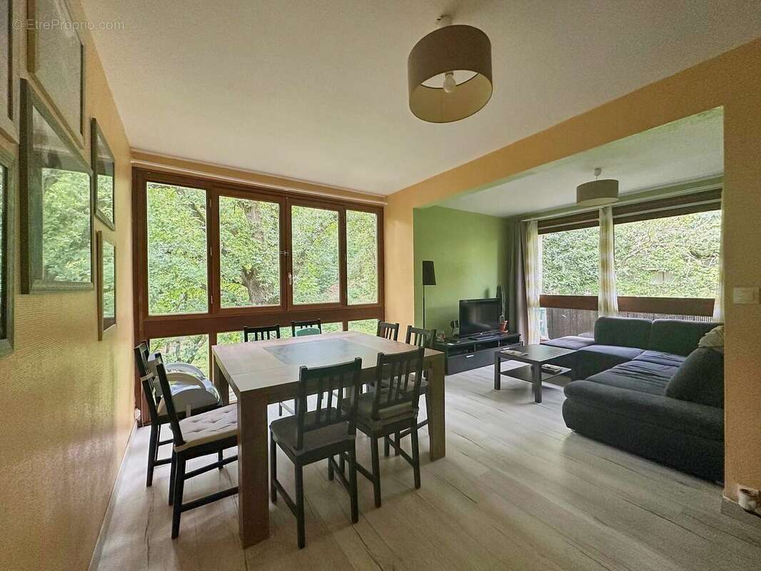 Appartement à FONTENAY-LE-FLEURY