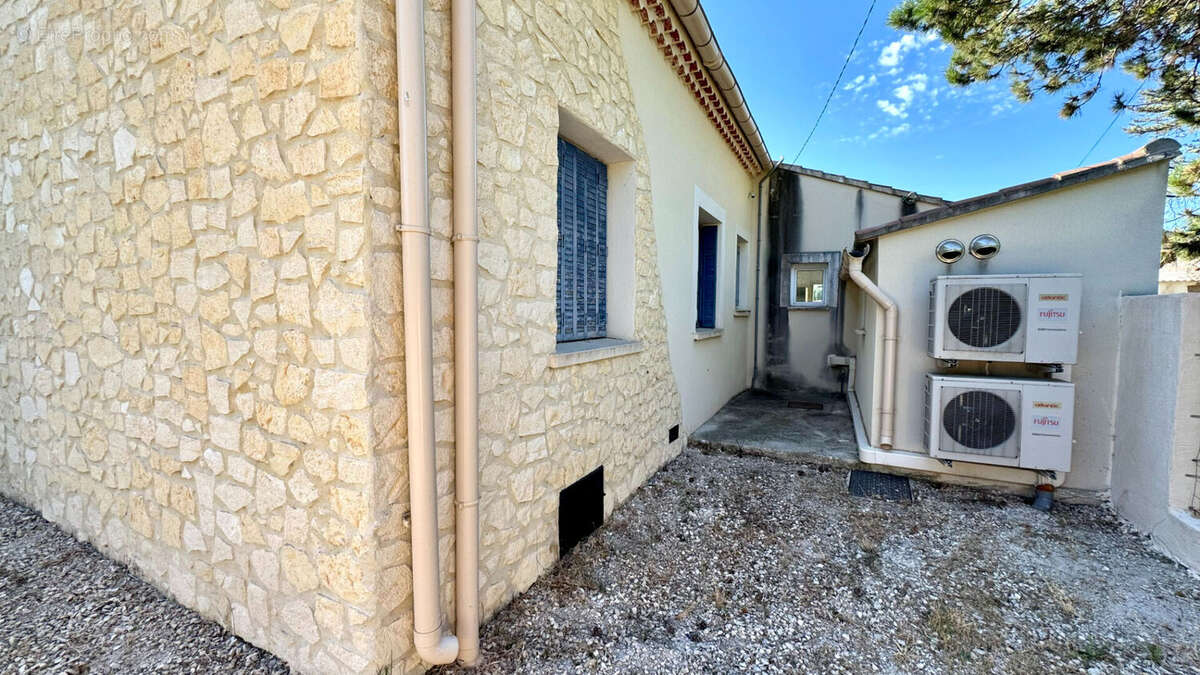 Maison à ENTRAIGUES-SUR-LA-SORGUE