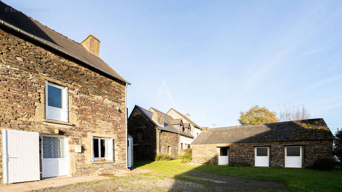 Maison à LOYAT