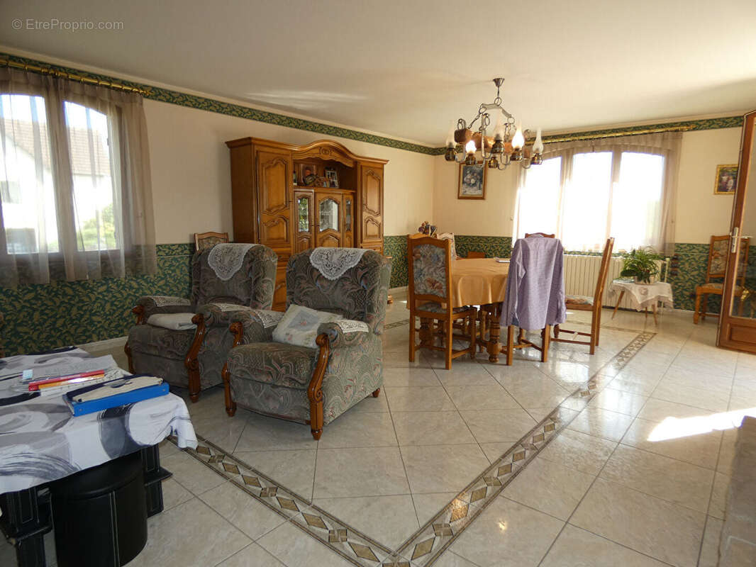 Maison à SAINT-HILAIRE-DU-HARCOUET