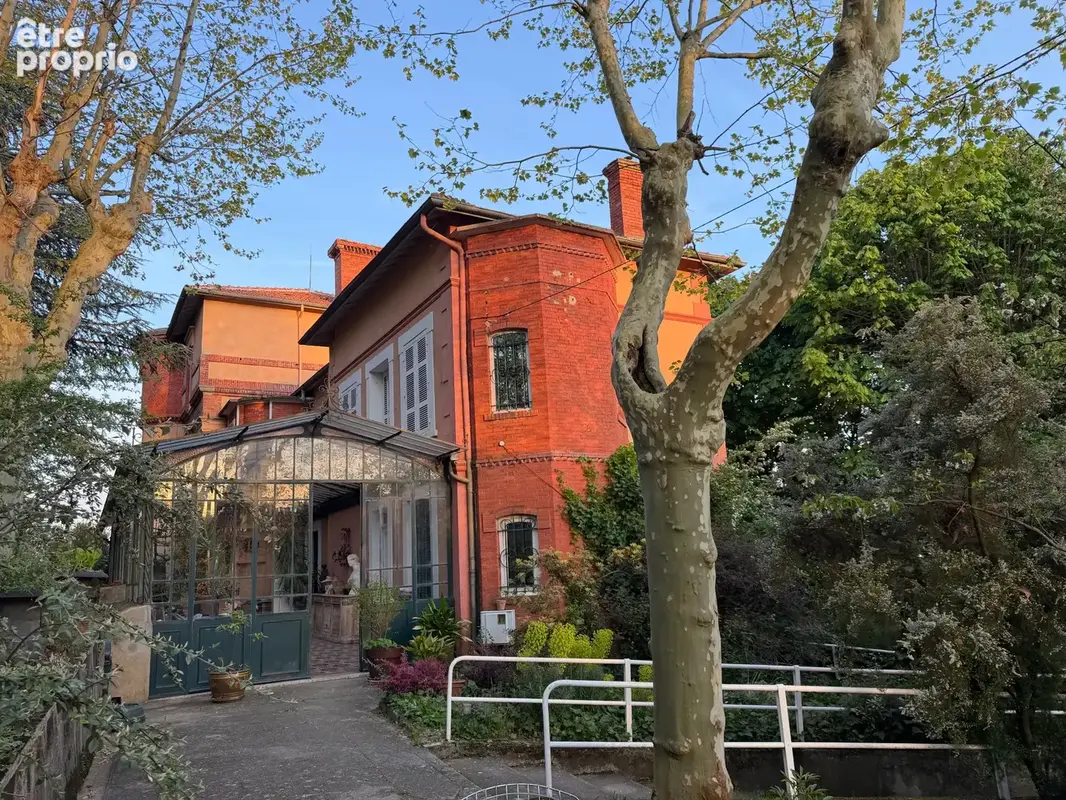 Propriété de caractère - Maison bourgeoise de 1858 avec parc, piscine et ancienne maison de g - photo 4