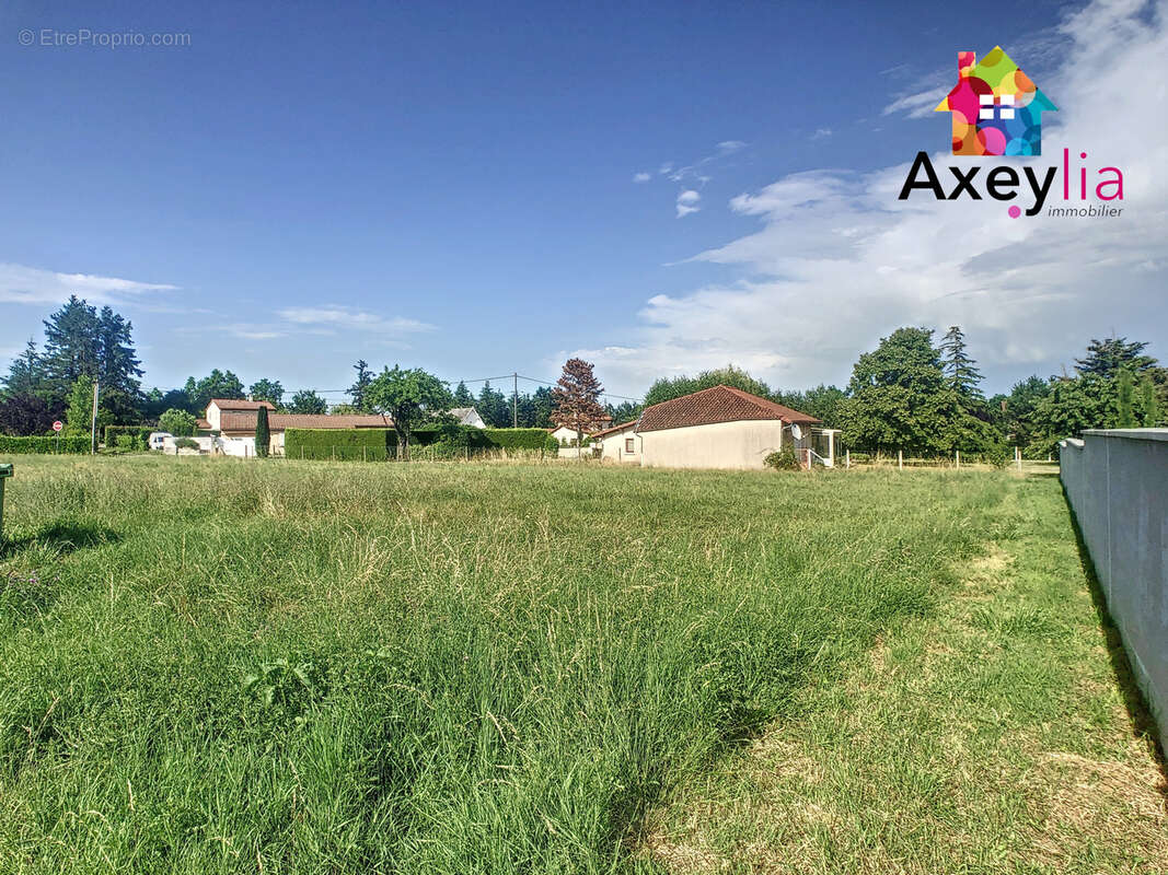 A vendre - renaison - terrain constructible viabilisé de 775m2 - photo 2