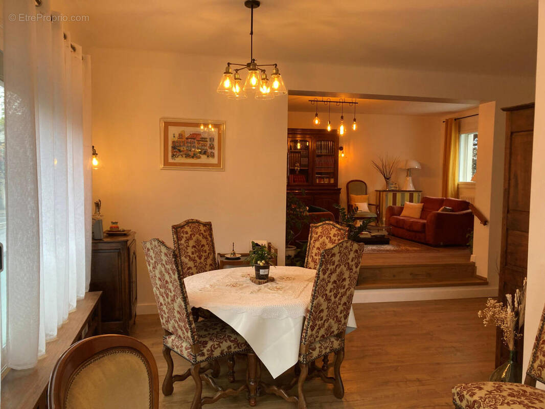 sam et vue salon - Maison à CAHORS