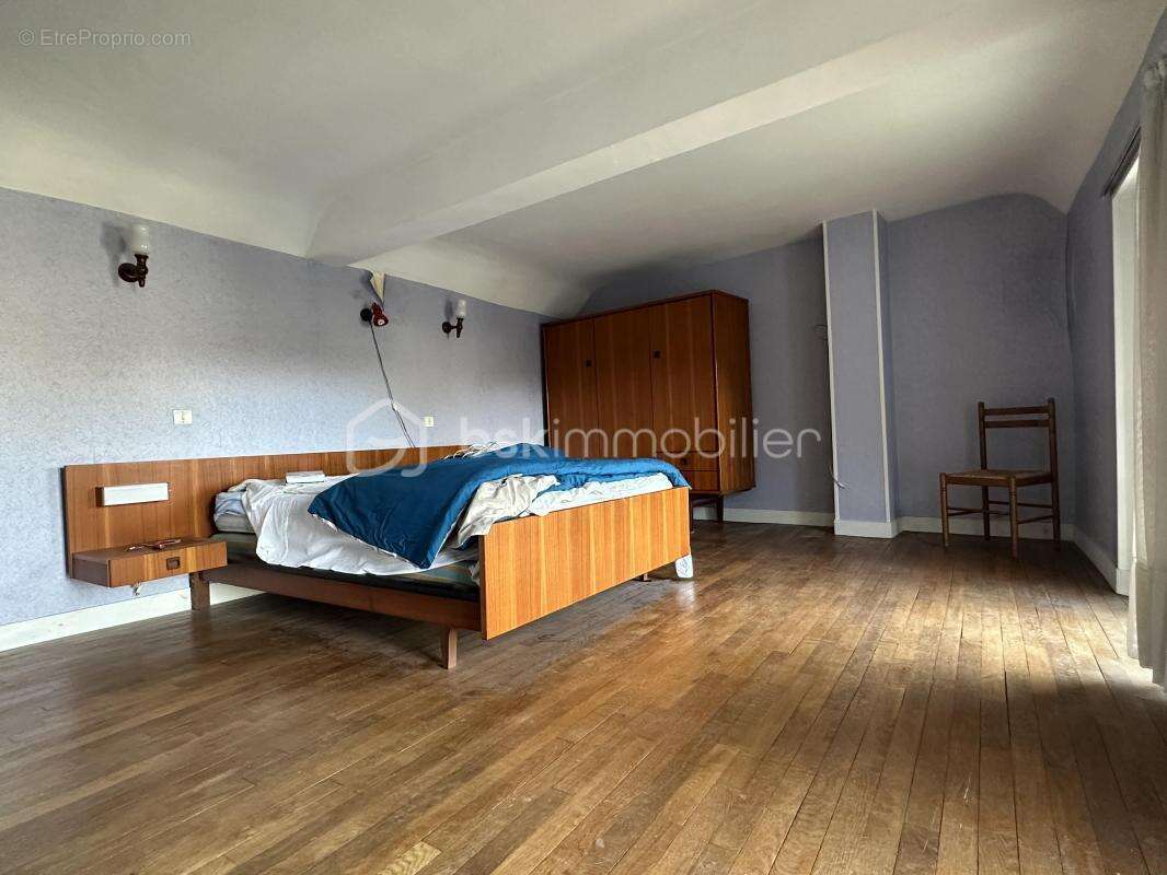 Maison à VILLENEUVE-SUR-YONNE