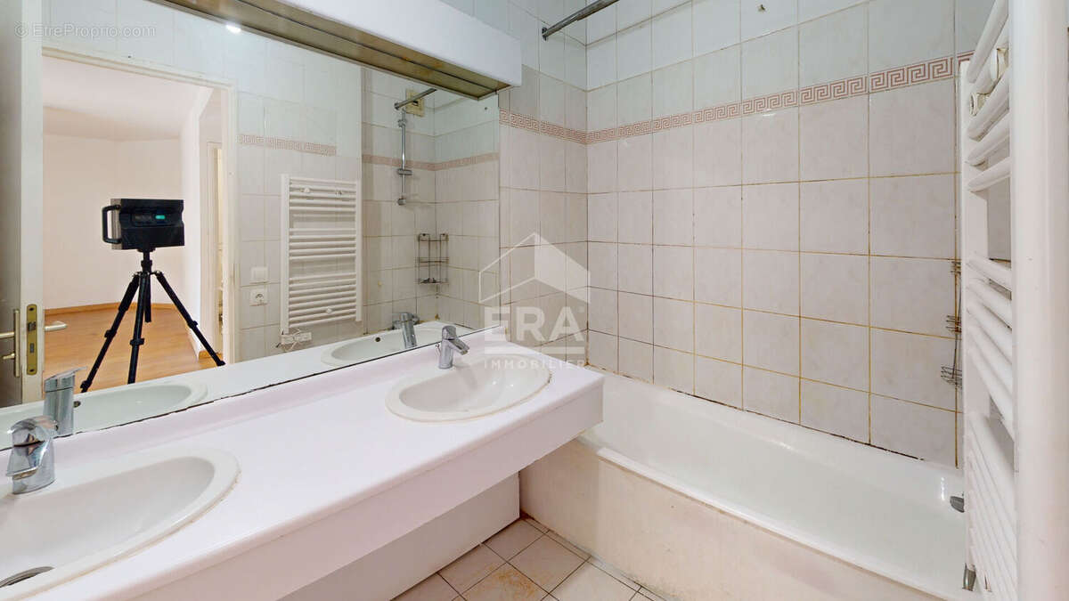 Appartement à PARIS-19E