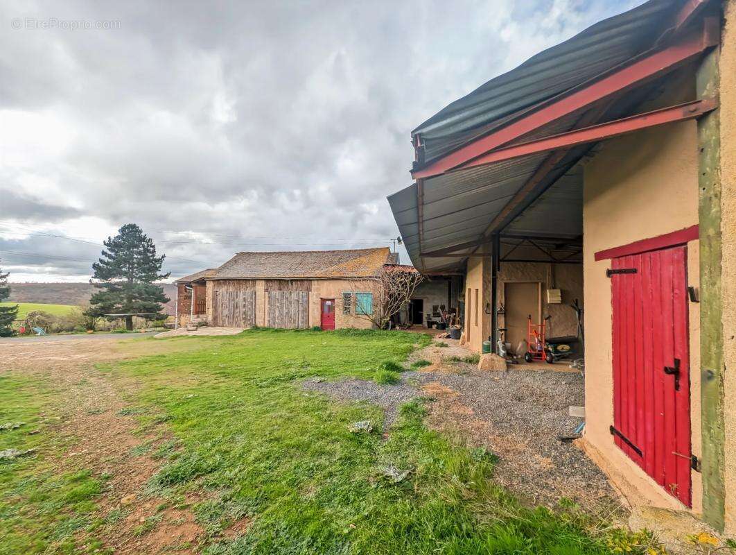 Maison à SAINT-BEAUZELY