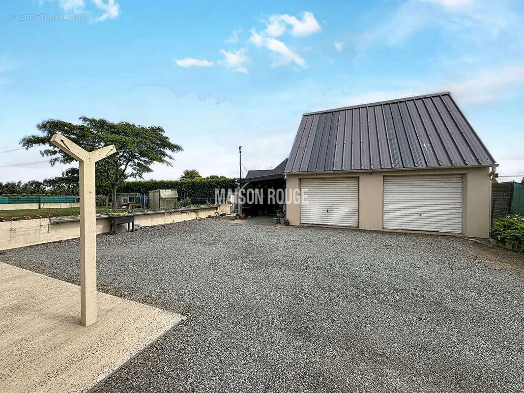 Maison familiale avec beaux espaces et jardin arboré située à PLERGUER - photo 10
